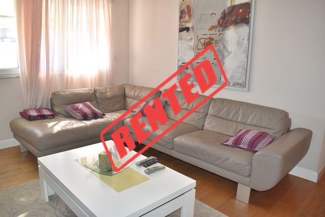 Apartament 2+1 me qira prane rruges Muhamet Gjollesha ne Tirane.&nbsp;
Ndodhet ne katin e 7-te te n